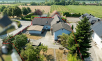 Haus - 3681, Weins - Großzügiges Teilsaniertes Haus mit Potenzial!