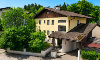 Haus - 5201, Seekirchen am Wallersee - BESTENS VERMIETETES ZWEIFAMILIENHAUS MIT ZUKUNFTSPOTENZIAL IN SCHÖNGUMPRECHTING