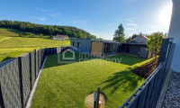 Haus - 3691, Nöchling - Zwei moderne Wohneinheiten mit Badeteich-Blick: ideal für zwei Familien