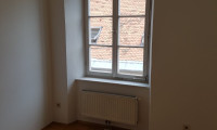Wohnung - 8010, Graz,01.Bez.:Innere Stadt - Studentenhit! Gemütliche, 2-Zimmer-Wohnung, 1 Schlafzimmer/Wohnzimmer und ein Zimmer Kochen/Essen, Bad mit Waschmaschinenanschluss, Dusche und Toilette, Vorraum: gepflegt, super zentral, UNINÄHE Technik, ohne Lift