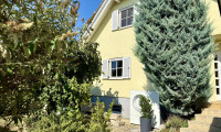 Haus - 7011, Siegendorf - Wohnen mit Wow-Faktor – 2 Wohneinheiten, Gartenparadies, Naturbadeteich, Klima & PV Nähe Eisenstadt