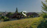 Haus - 5204, Straßwalchen - NEST mit AUSSICHT | Großzügiges Hanggrundstück mit Bestand | Irrsdorf