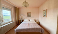Haus - 2294, Marchegg - Großzügiges Mehrfamilienhaus mit Garten, Terrasse & 3 Garagen in Marchegg um 620.000€
