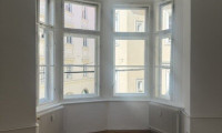 Wohnung - 8010, Graz - Aufwendig saniert: Großzügige 4- 6 Zimmer-Wohnung in der Hofgasse Ecke Sporgasse, 175m², 1. Etage ohne Lift, OHNE Küche und Badezimmer, individuelles Wohnkonzept somit möglich