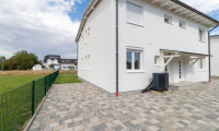 Haus - 2201, Seyring - 🌿 ERSTBEZUG – MODERNE DOPPELHAUSHÄLFTE MIT GARTEN, TERRASSE & LUFTWÄRMEPUMPE IN RUHIGER LAGE