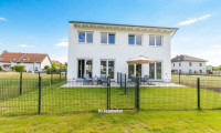 Haus - 2201, Seyring - 🌿 ERSTBEZUG – MODERNE DOPPELHAUSHÄLFTE MIT GARTEN, TERRASSE & LUFTWÄRMEPUMPE IN RUHIGER LAGE