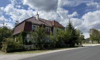Haus - 2540, Bad Vöslau - Vielseitige Liegenschaft in Bad Vöslau – Wohnen, Vermieten oder gewerblich nutzen!