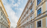 Zinshaus Renditeobjekt - 1180, Wien - HISTORISCHES ZINSHAUSJUWEL AUS FAMILIENBESITZ IN BESTLAGE DES 18. BEZIRKS - CHARMANTER ALTBAU AUS FAMILIENBESITZ MIT EXZELLENTER INFRASTRUKTUR - NÄHE AKH UND KUTSCHKERMARKT - ca. 3,4 % RENDITE