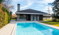 Haus - 4950, Altheim - Gediegener und architektonisch gestalteter Bungalow im Stadtzentrum