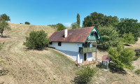Haus - 7540, Glasing - '' BEZAUBERNDES UNIKAT '' - Glasing ! Charismatisches Kellerstöckl in hinreissender Lage !! Gepflegtes Original mit ca. 10.500 m2 arrondiertem Eigengrund !!