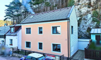 Haus - 2560, Berndorf - AM FUßE DES GUGLZIPF! Einfamilienhaus mit einer Menge Platz!