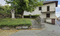 Haus - 8240, Friedberg - Mehrfamilienhaus renovierungsbedürftig mit 2 Wohnungen und eigenem Parkplatz