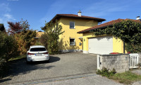 Haus - 5111, Bürmoos - Modernes Haus mit Büro und Doppelgarage in Bürmoos