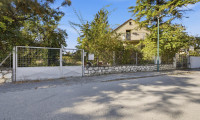 Haus - 2102, Bisamberg - Eigengrund mit Altbestand (Abrissobjekt) in der Setzgasse in Bisamberg: Perfekt für Ihr Traumhaus oder Bauträgerprojekt ( 2 WE möglich)