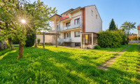 Haus - 4050, Traun - Entwicklungsobjekt mit 3 Wohneinheiten auf großem Grundstück