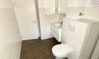 Wohnung - 4400, Steyr - Sonnendurchflutete 2-Zimmer-Wohnung mit herrlichem Grünblick im beliebten Münichholz – hochwertig saniert, mit modernem Wohlfühlbad, praktischen Wohnräumen und perfekter Anbindung!