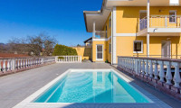 Haus - 5310, Mondsee - Sehr attraktives Angebot in Mondsee! Haus mit Pool und Seeblick!