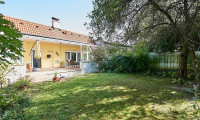 Haus - 2102, Bisamberg - Stadtgrenze von Wien! Elegantes Einfamilienhaus mit uneinsehbarem Garten, restauriertem Weinkeller und Doppelgarage