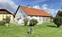 Haus - 4863, Seewalchen am Attersee - Großzügiges Landhaus mit zwei großen Wohnungen, Tenne & rund 2.000 m² Grund, Seewalchen am Attersee.