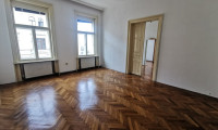 Wohnung - 1060, Wien - Mögliches Paradies > verschiedenste Umbaumöglichkeiten > sanierungsbedürftige 4 Zimmer plus in guter Lage des 6..