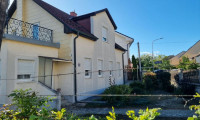 Haus - 2201, Gerasdorf bei Wien - Mehrfamilienhaus mit Entwicklungspotenzial auf 815 m² (3 Garagen)