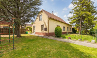 Haus - 2425, Nickelsdorf - Großzügiges Grundstück, gepflegtes Haus & viel Platz in Nickelsdorf