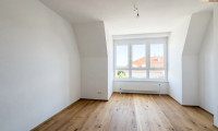 Wohnung - 2500, Baden - Lichtdurchflutete 3-Zimmer-Wohnung mit neuem Parkettboden, Grünblick und Garage