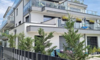 Wohnung - 1220, Wien - Charmante Erdgeschosswohnung mit großzügiger Terrasse, Garagenplatz und naturnaher Lage in 1220 Wien verfügbar ab 01.12.