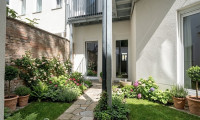 Wohnung - 1170, Wien - U-Bahn-Nähe U3 und U6! 3-Zimmer-Altbau-Wohnung mit Atelier und Eigengarten in generalsaniertem Gründerzeithaus