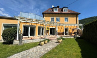 Haus - 9220, Velden am Wörther See - DREI WOHNEINHEITEN. VIELSEITIGE MÖGLICHKEITEN. VELDEN AM WÖRTHERSEE.