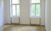 Wohnung - 1140, Wien - Vielseitige 3-Zimmer-Wohnung mit großem Potenzial und einem bezaubernden Grünblick, die darauf wartet, von Ihnen liebevoll renoviert zu werden. (über 1.000m2 Gemeinschaftsgarten)