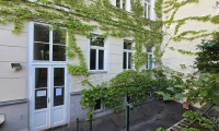 Wohnung - 1140, Wien - Vielseitige 3-Zimmer-Wohnung mit großem Potenzial und einem bezaubernden Grünblick, die darauf wartet, von Ihnen liebevoll renoviert zu werden. (über 1.000m2 Gemeinschaftsgarten)