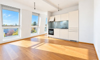 Wohnung - 1210, Wien - Hochwertig ausgestattete Dachgeschoßwohnung mit Südbalkon in Ruhelage: Blick ins Grüne | U1-Nähe | Klimaanlage | Top Zustand