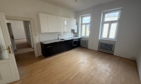 Wohnung - 1210, Wien - Sanierungsbedürftige Altbauwohnung mit 5 Zimmer