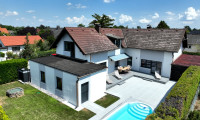 Haus - 2542, Kottingbrunn - Viel Platz zum Leben – großzügiges Ein- oder Zweifamilienhaus mit Pool, großer Südwest-Terrasse und viel Raum für Lebensträume!