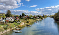 Haus - 3400, Klosterneuburg - Seltene Gelegenheit! Kleingarten-Ferienhaus direkt am Donau-Altarm mit Potenzial für dein Traumhäuschen (20 Minuten von Wien!)