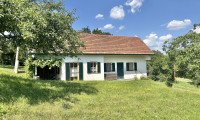 Haus - 7522, Deutsch Ehrensdorf - ´´ reserviert ´´    ... SEASONS IN THE SUN ...  Deutsch Ehrensdorf !! Charmantes und gepflegtes Kellerstöckl in uriger Dorfrandlage - ca. 2.600 m2 Eigengrund.