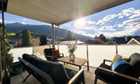 Wohnung - 6116, Weer - WEER: NEUWERTIGE 3-ZIMMER-WOHNUNG MIT ca.16,91 m² NORD-SÜD-WESTBALKON, HERRLICHEM NATURBLICK, HOHEN RÄUMEN, LIFT BIS ZUR WOHNUNG, KAMINOFEN & MODERNER KÜCHE MIT KOCHINSEL