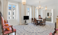 Wohnung - 1180, Wien - Altbaucharme mit Charakter: Großzügige Bel Etage mit Wintergarten und zwei Eingängen in Gersthof
