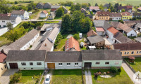 Haus - 2225, Loidesthal - Großzügiges Einfamilienhaus mit überdachtem Pool und traumhaftem Garten in Loidesthal ! 1284m2 Grundstück !
