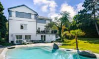 Haus - 1230, Wien - Außergewöhnliches Privatanwesen mit parkähnlichem Garten & Bio.design-Pool – exklusives Wohnen in Mauer