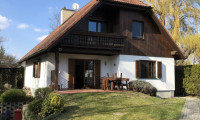 Haus - 2000, Oberolberndorf - Ein Haus mit 4 Schlafzimmern Feuerstelle, Schwimmteich und Laube