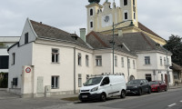 Wohnung - 2326, Maria-Lanzendorf - Klimatisierte Altbauwohnung mit großzügigem Wohnbereich, Tischlerküche und Terrasse in Maria Lanzendorf