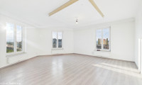 Wohnung - 2700, Wiener Neustadt - VOLLSANIERT! BALKON! STADTBLICK! Moderne 3-Zimmer-Wohnung mit ca. 80 m² Wohnfläche in Wiener Neustadt – einziehen und wohlfühlen!