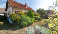 Haus - 2320, Schwechat - Charmantes Einfamilienhaus eingebettet in ruhiger Eigenheim Wohnsiedlung