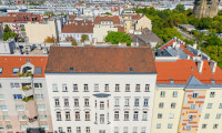 Wohnung - 1020, Wien - Sanierungsbedürftige 140 m² Altbauwohnung in begehrter Lage beim Augarten